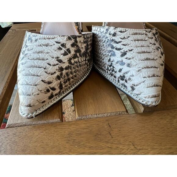 BCBG Snake print stiletto pointed toe Hilary Sandals Size-10 B,Silver accent - Picture 7 of 10